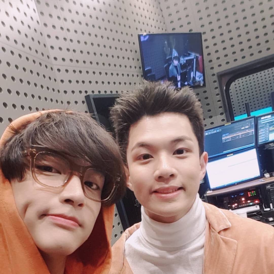 NflyingBE's tweet photo. [📷] 01.12.2018 | INSTAGRAM | _.Kimjaehyun._

🇧🇪 Vendredi on #Augmente_le_son📻
.
Aujourd’hui c’est #2_Idiots🎬
.
.
#Yoohweseung #Leesuhyun #KimJaehyun #Trouver #Suhyunie #Radio #Youtube #Streamer

———
Crédit trad : 
KR-ENG : @Hyo_miii 
ENG-FR : Nflying Belgique https://t.co/lLqBhw3GA7