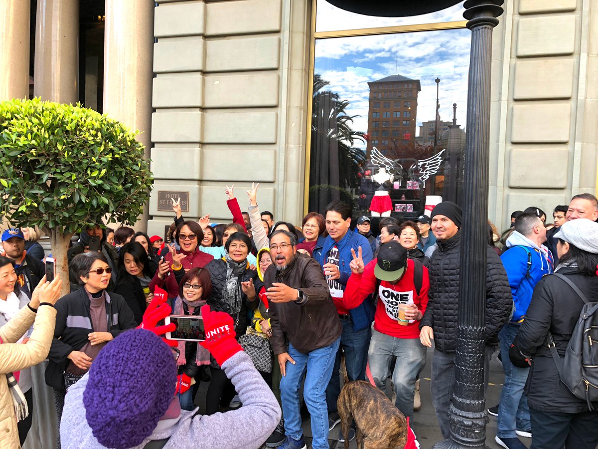 micaelarchavez's tweet photo. Congrats @UniteHereLocal2 on your hard-fought victory!!! SO inspired by your courage &amp; grit over the last two months. 📸 cred: @Pi_James #MarriottStrike #1job https://t.co/WEuCrHy3Uz
