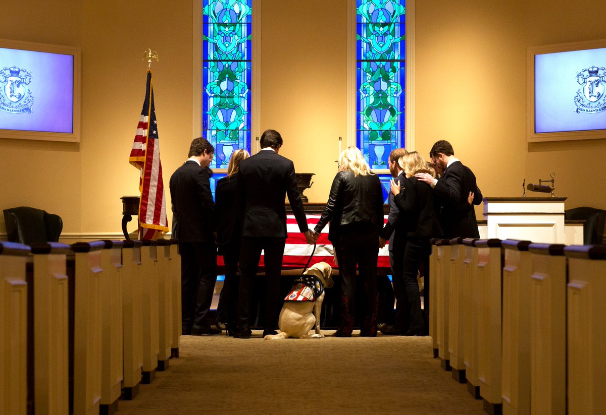 jgm41's tweet photo. Images from this morning and the state funeral for President George H. W. Bush -- family at the funeral home, @SecretService honorary pallbearers, and boarding "Special Air Mission 41" at Ellington Field. #Remembering41  (Credit: Office of George H.W. Bush-Evan Sisley) https://t.co/T6br9URryZ