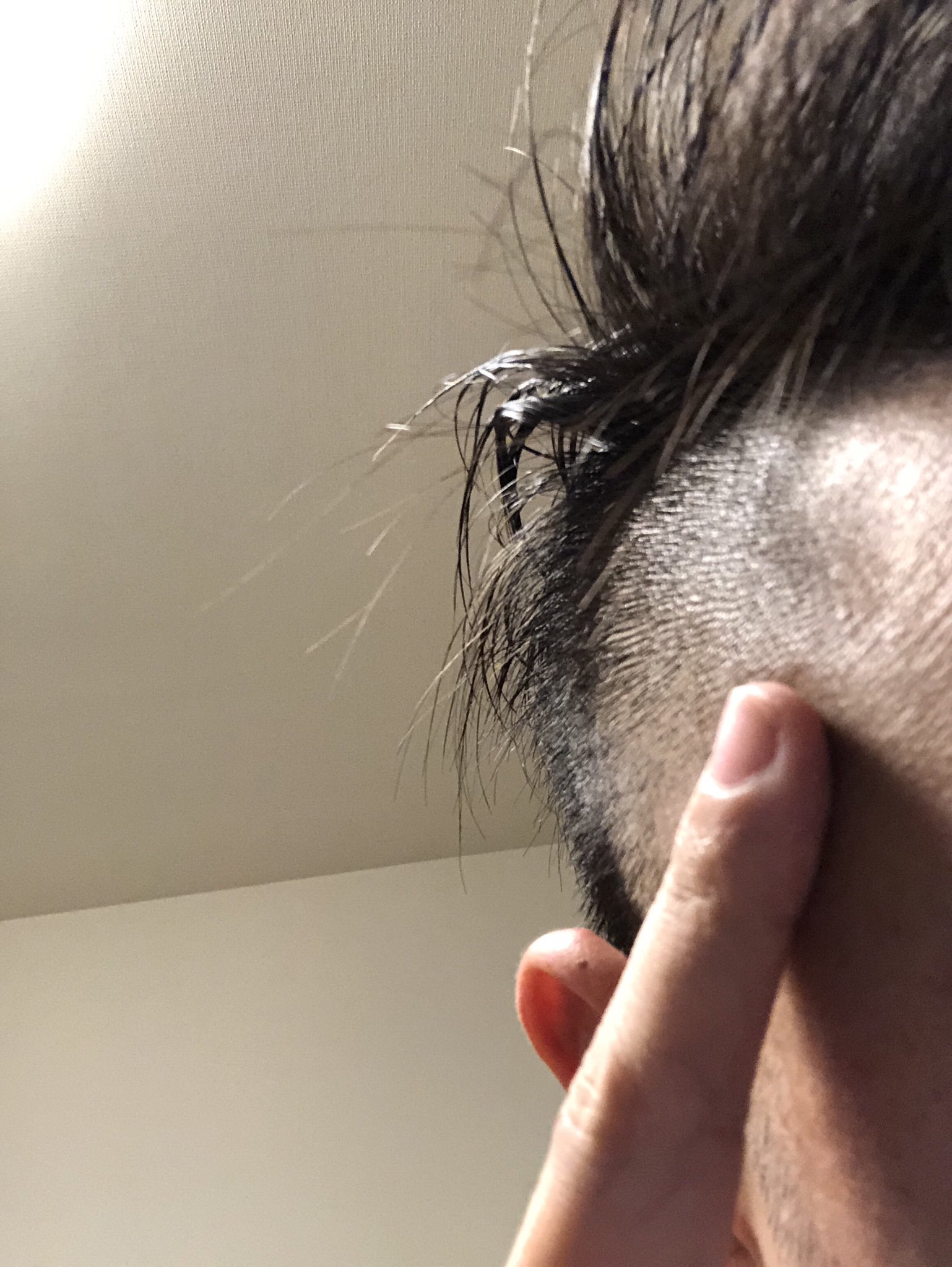 マサオカ The Sonic Sur Twitter 悲報 ツーブロックをセルフカットしようとした結果 ヒゲ用アタッチメントを使い修正が効かず 結果 ギャングキングのサイコみたいな髪型になる 残された道はbose 夜中の悲劇