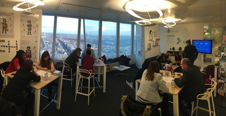 AllianzTradeFR's tweet photo. 🚀 👨🏫 L'acculturation digitale se poursuit chez #EulerHermes: aujourd'hui et demain, nos collaborateurs ont la chance d'assister à une formation #API proposée par un véritable expert du sujet, en la personne de @medjawii! #BeTheTransformation #BuildingTheFuture 🙏 https://t.co/HMbTlYxr2p