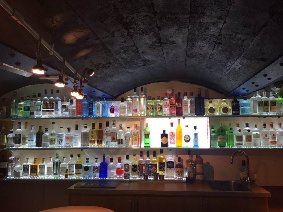quick_gin's tweet photo. Proudly sat in the gin room at Plymouth gin. #quickgin #plymouthgin #plymouthgindustillery #ginandtonic #alwaystime #dontforgettheorange #gandt https://t.co/GCDfmWXTJz
