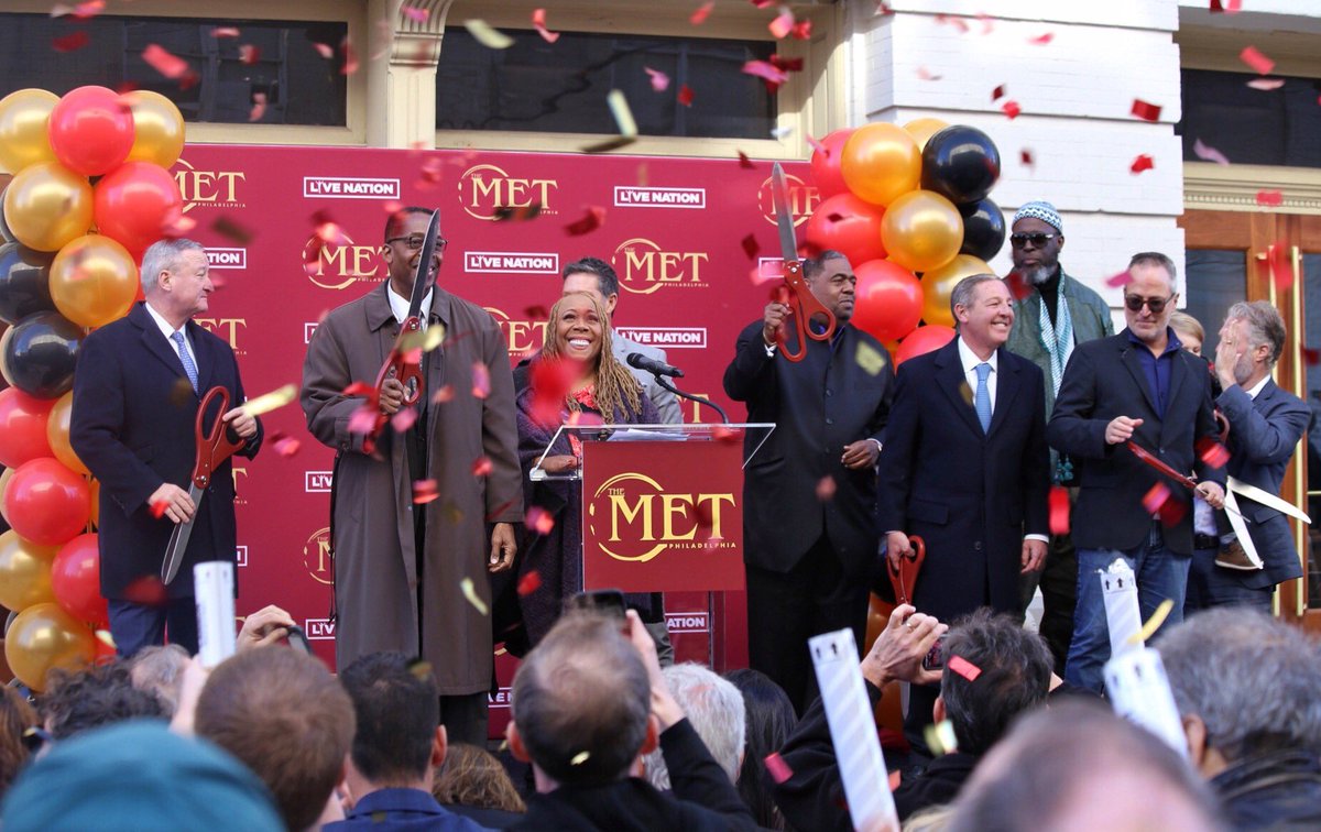 The Mayor standing alongside other community leaders to cut the ribbon on the Met Philadelphia.