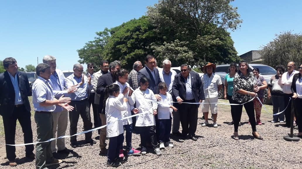 raulschiaviok's tweet photo. Acompañando al Gobernador de nuestra provincia @gustavovaldesok junto a @jsilvaslp, @ministerioitc y la presidenta de la junta departamental de empedrado Dra. Lorena Ortiz en la inauguración de obras de infraestructura en las localidades de  Empedrado y El Sombrero. https://t.co/OFB39nfMCm