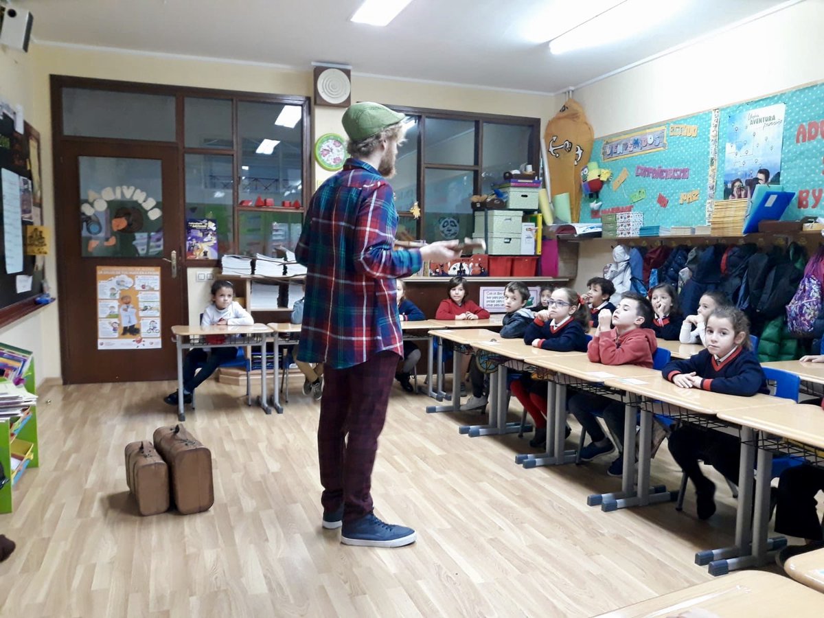 Salesianos_OU's tweet photo. ACTIVIDAD DEL #programaSHE 
Hoy por la mañana en 1º de Educación Primaria, disfrutamos del cuentacuentos "O xinete das árbores" donde l@s niñ@s  aprendieron a cuidar el corazón ❤️, comer sano y valorar la mitología gallega. @Salesianos_OU
#ComerSano @SalesianosSSM https://t.co/63rHhS11Bx