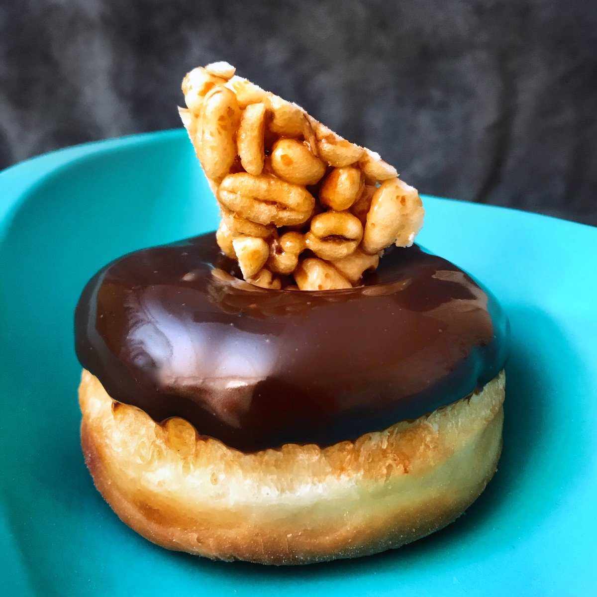 CookieLadyYQR's tweet image. For the next 3 weeks TUESDAY is
💥Donut Day💥 @ local coffee shops!

Unlike pop-ups, grab donuts &amp;amp; coffee together @ the counter!

DEC 4 (TOMORROW)
@CafeDripRegina
@WErratt Blue Rooster Cafe

MENU
🍩gingerbread caramel
🍩puffed wheat
🍩vanilla w/sprinkles

#YQR #YQRwd #PilotButte