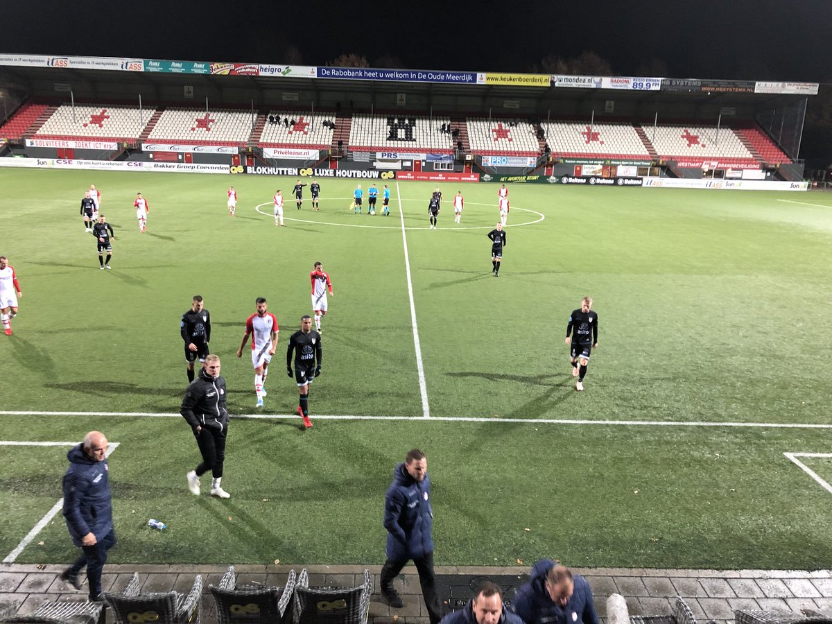 FC_Emmen's tweet photo. 45. We gaan rusten met een 0-2 achterstand..
#EMM2her2 #FCEMMEN #HIERKOMIKWEG https://t.co/S0G7WJ7R2Z