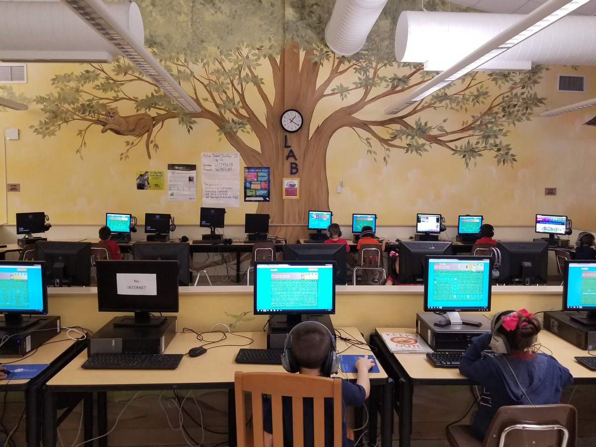MichaelinaOliva's tweet image. Hour of Code with Kindergarten! @LibertyParkEl @pbcsd @emapbc #HourOfCode
