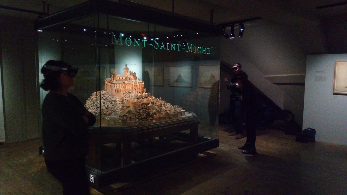 petoine's tweet photo. Visite de @CLICfrance aujourd'hui au @Plansreliefs pour expérimenter la médiation culturelle avec @HoloLens autour de la maquette du @Mont_StMichel cc @HoloForge_Itv #AR #MixedReality #augmentedmuseum https://t.co/b1I43z89HS