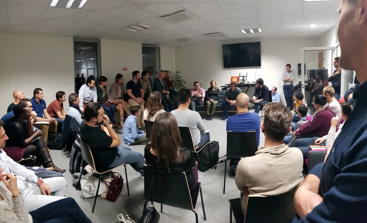 Nouvel Office Hour des entrepreneurs à Montpellier. Beaucoup de monde pour le thème du jour: s'associer en startup <a href="/SabineSafi/">Sabine Safi</a> <a href="/_sarahesteve/">Sarah Esteve</a> @natoine <a href="/AudeBarral/">Aude Barral</a>