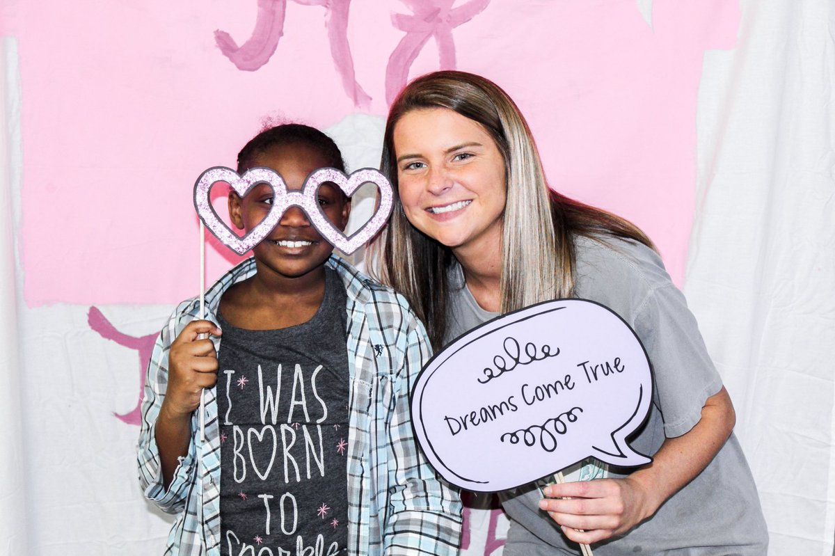 UTMChiOmega's tweet photo. AJ, you’re going to Disney World! 💕🏰 #ChiOLovesMAW #DreamsComeTrue https://t.co/Dm9YNpFZUp