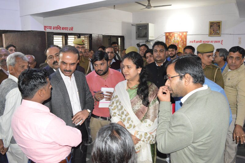 dm_ghaziabad's tweet photo. Surprise inspection of Sub registrar offices today- Instructions issued to check fake marriages registration/ check registration of land in illegal colonies / ensure action against builders who haven’t got registries done .. https://t.co/pmIPQFAhkE