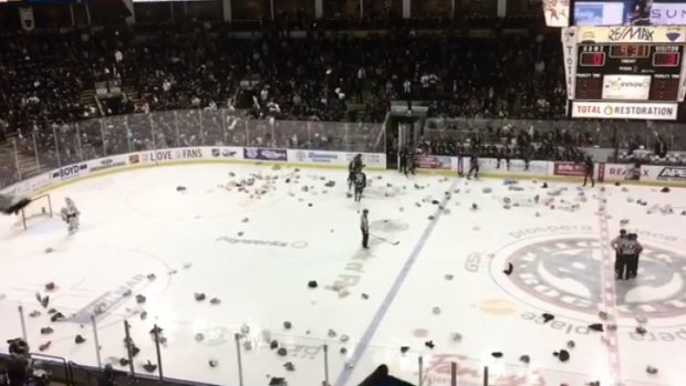 Note attached to toy during <a href="/Kelowna_Rockets/">Kelowna Rockets</a> teddy bear toss produces heartwarming story. MORE @ bardown.com/note-attached-…