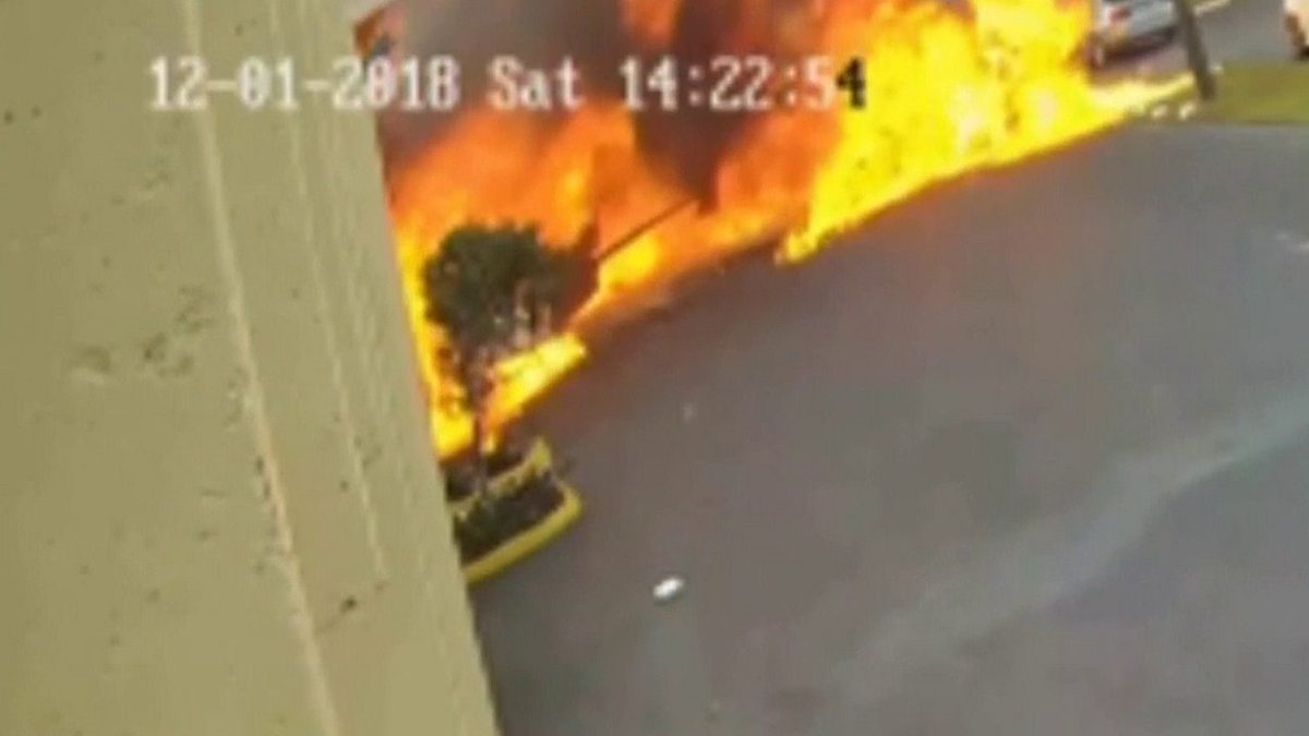 Surveillance video captures fiery plane crash in Fort Lauderdale bit.ly/2UcFzRY?utm_so… https://t.co/9NCgpFyGmu