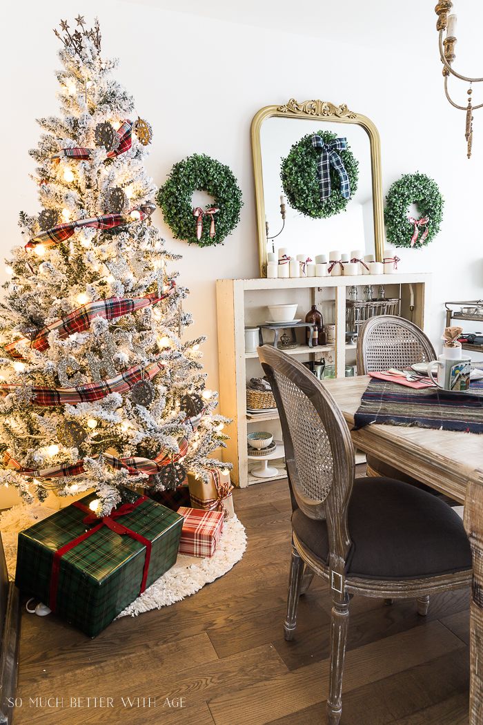 My dining room is on the blog today! Plaid has invaded my house and I love it! Be sure to visit all the Canadian Christmas tours today.
buff.ly/2DXlmK4