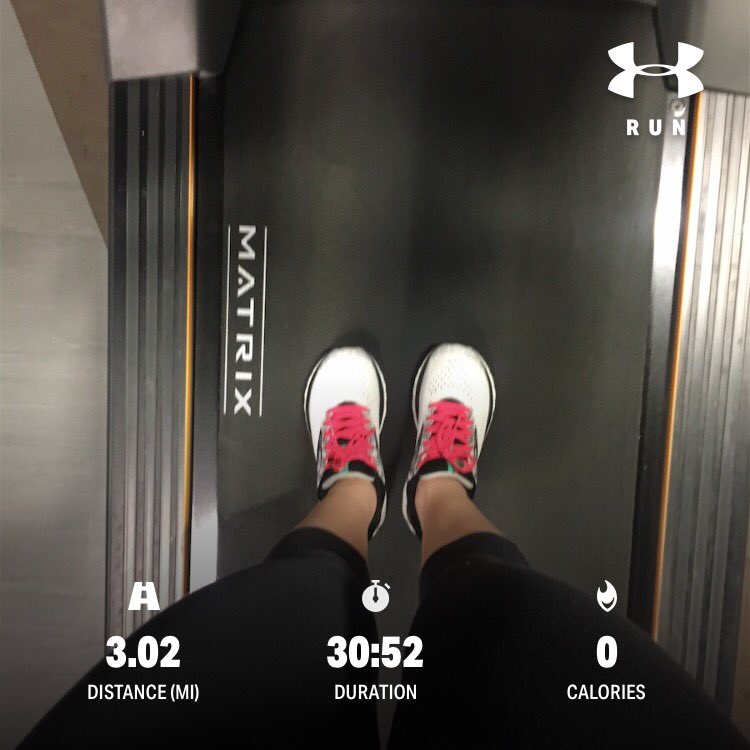 willrun4insulin's tweet image. Day 1 of marathon training in the books! 👊🏻🏃🏻‍♀️ 3 miles! Starting BG: 193 mg/dL (forgot to bolus for a cookie at lunch 🙈) Ending BG: 156 mg/dL &amp;amp; falling. Insulin at 25% less. 45 minutes post run BG: 82 mg/dL. Insulin suspended #diabeticswhorun #marathontraining #typeonetypenone