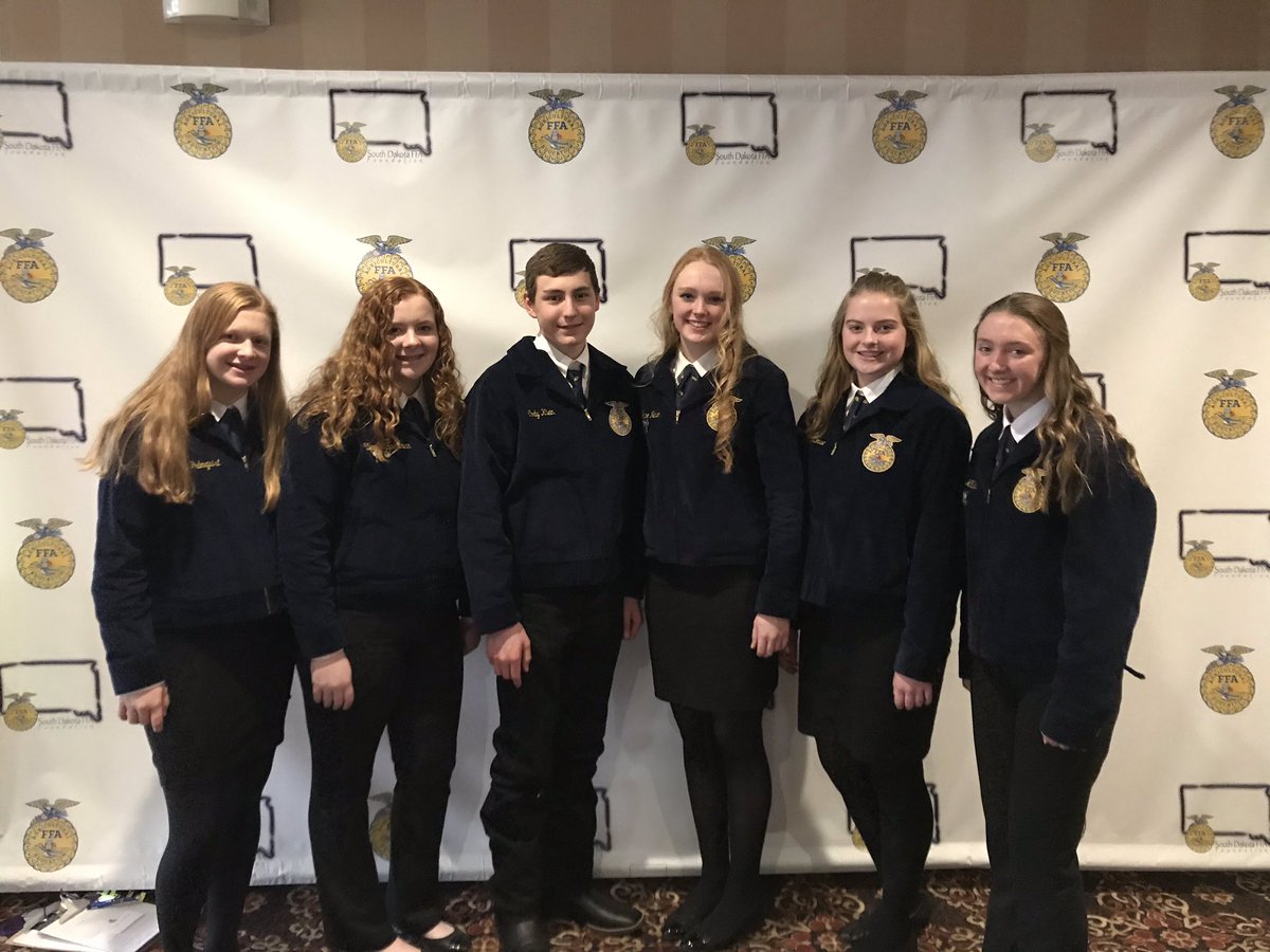 madisonagffa's tweet photo. Fun time in Pierre for state LDEs. The kids did a great job! #bulldognation @gracea_nelson @alliekappy https://t.co/gS6UZwQIX6
