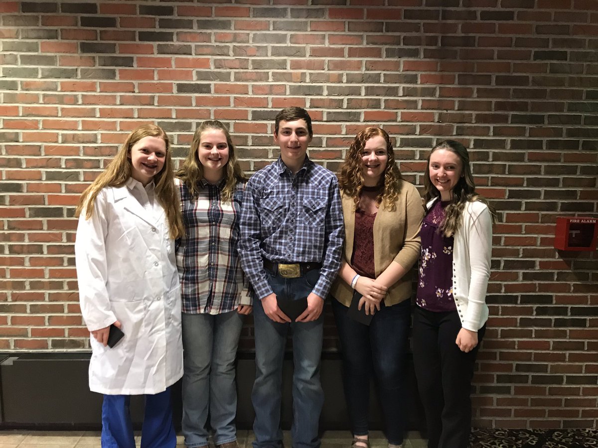 madisonagffa's tweet photo. Fun time in Pierre for state LDEs. The kids did a great job! #bulldognation @gracea_nelson @alliekappy https://t.co/gS6UZwQIX6