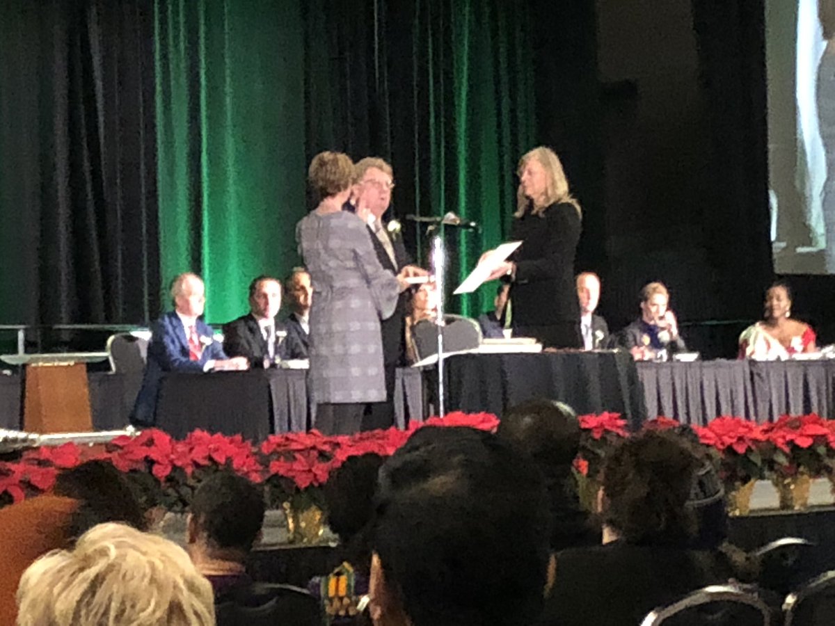 BillCoxhead's tweet photo. Mayor elect Ed Holder sworn in as Mayor @CityofLdnOnt #ldbont leaders the new council 2018 to 2023 term. https://t.co/8f6ZcuyJRN