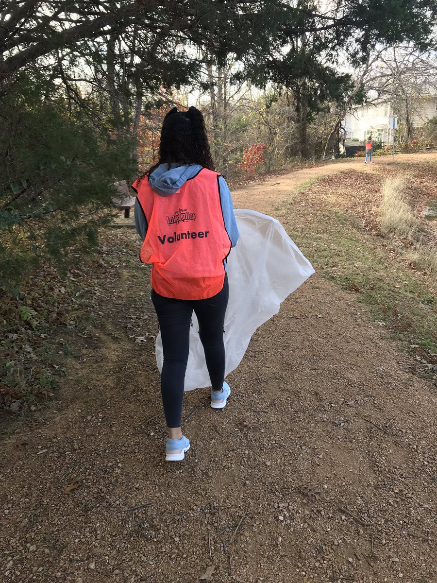 LdStuco's tweet photo. cleaning our local parks today! #StuCoLovesOurCommunity https://t.co/Ei5AXv7EBl
