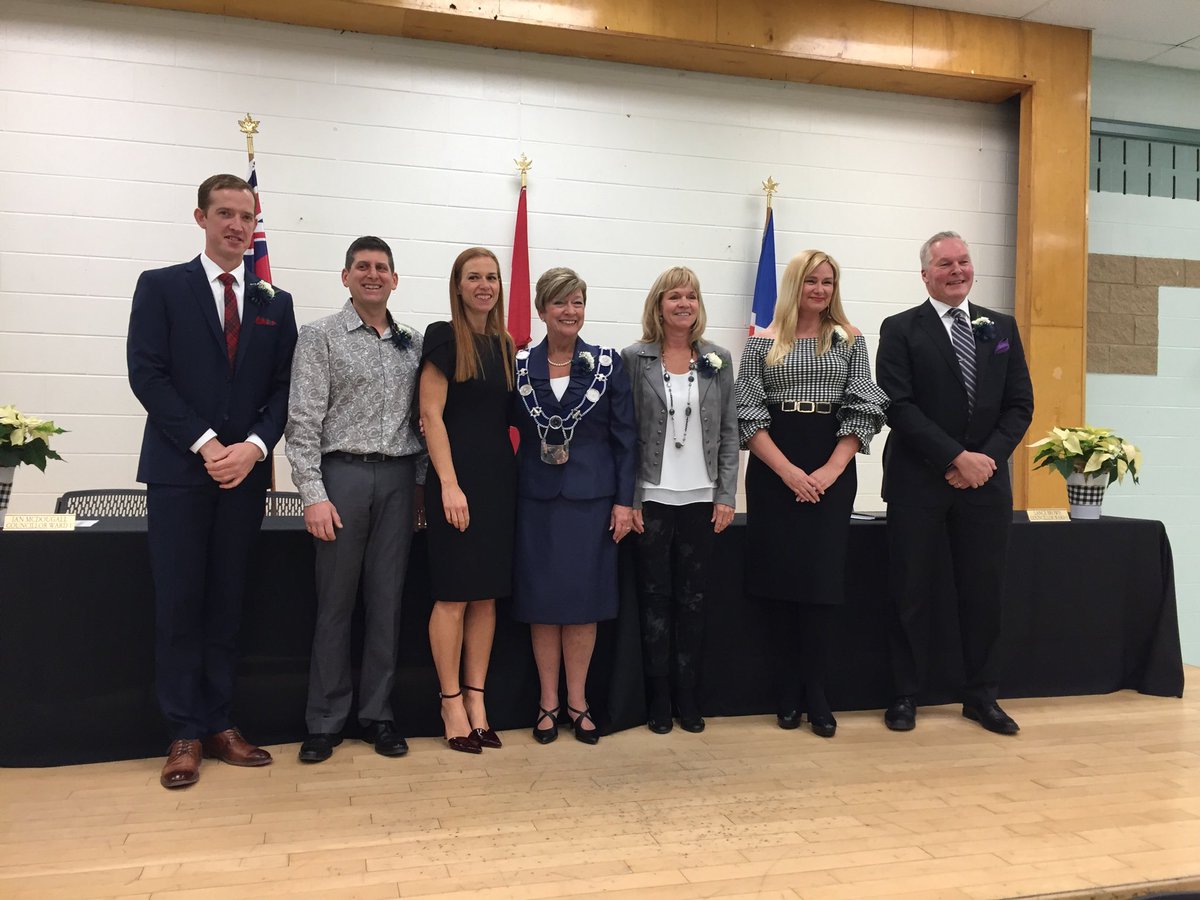 My sincere congratulations to <a href="/TwpofScugog/">Township of Scugog</a>'s new mayor @Drew1Bobbie, Regional Coun. Wilma Wotten and all members of the new Township Council who were sworn in earlier this afternoon. #DurhamRegion #Scugog #PortPerry