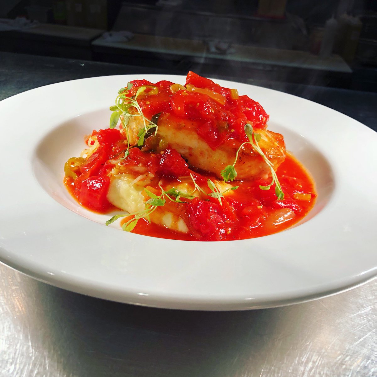 1Fish2FishVB's tweet image. Halibut•Goat Cheese Mashed Potatoes•Roasted Spaghetti Squash•Saffron &amp;amp; Smoked Paprika Tomato Sauce•Micro Cilantro #special #onefishtwofish