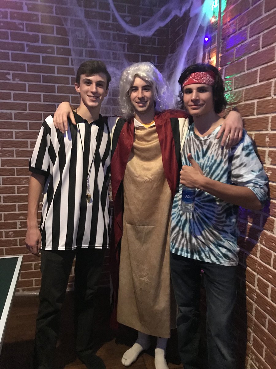 nate_rand4's tweet photo. Happy birthday nick hope you had a good day🎉love ya @nickoslin20 https://t.co/EL4zfQNeqI