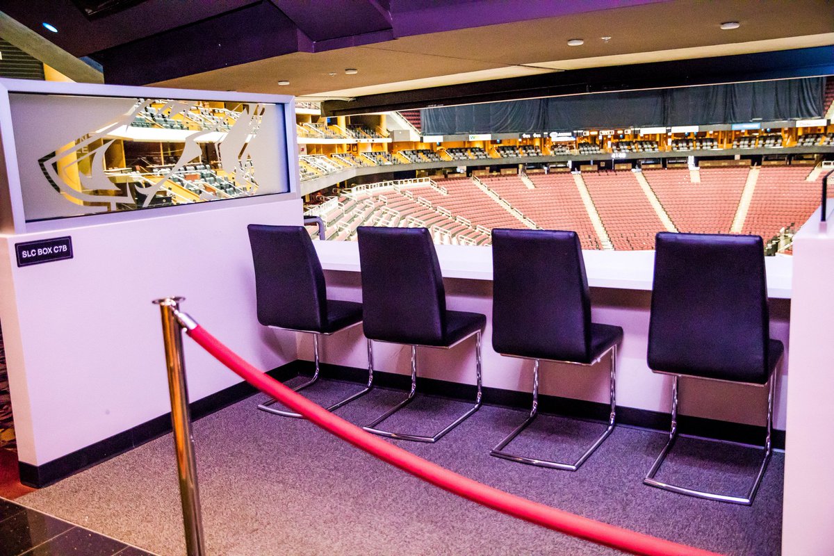 ArizonaCoyotes's tweet image. For today's 🎁, we're giving one of you a 4-person Suite Level Club box for Thursday vs. WSH with food &amp;amp; beverage included. Here’s what you can expect from this swanky premium experience: atnhl.com/2SoRvOD 

In the meantime - RT to win! 

*Must be following to enter.