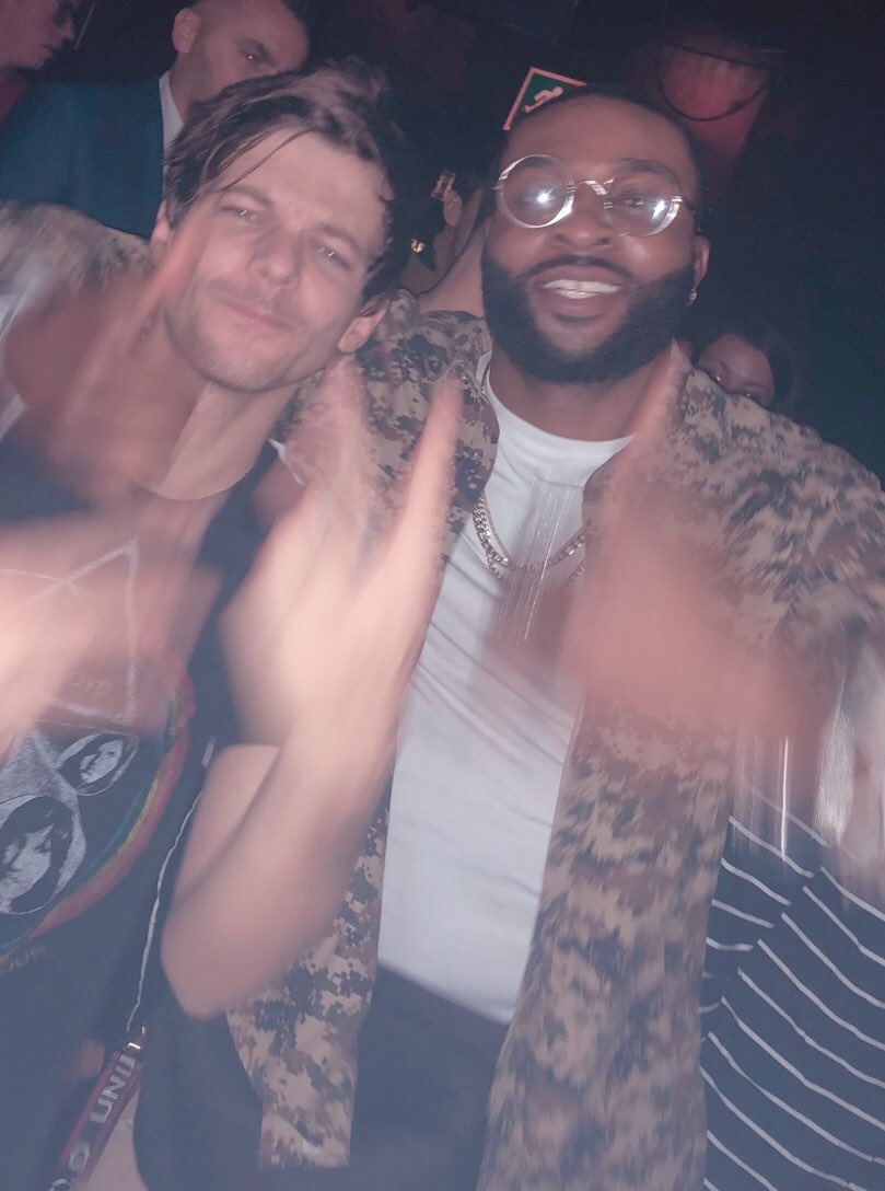JSoLworld's tweet photo. last night wassa blurrrrr. https://t.co/QQDVAVeSJC