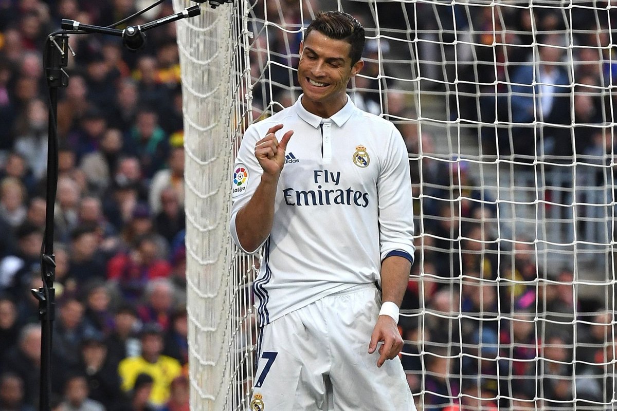 MDduo's tweet photo. Let’s be honest Messi and Ronaldo should’ve been top 2. Modric, Grizman nd Mbappe they're a good players, but there's no-one better than Leo and CR7
#BallonDor https://t.co/wnDk0CByuw