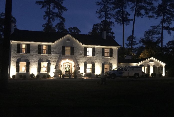 stirainmaker's tweet photo. Another well designed and installed #landscapelighting project by Blue Moon Landscaping in Columbia, SC using Professional Vista Lighting. Well done Tim and staff!
@LookoutTim @TownLexingtonSC @CityofColumbia @VistaLighting @smithturf https://t.co/oEsLOccQSW