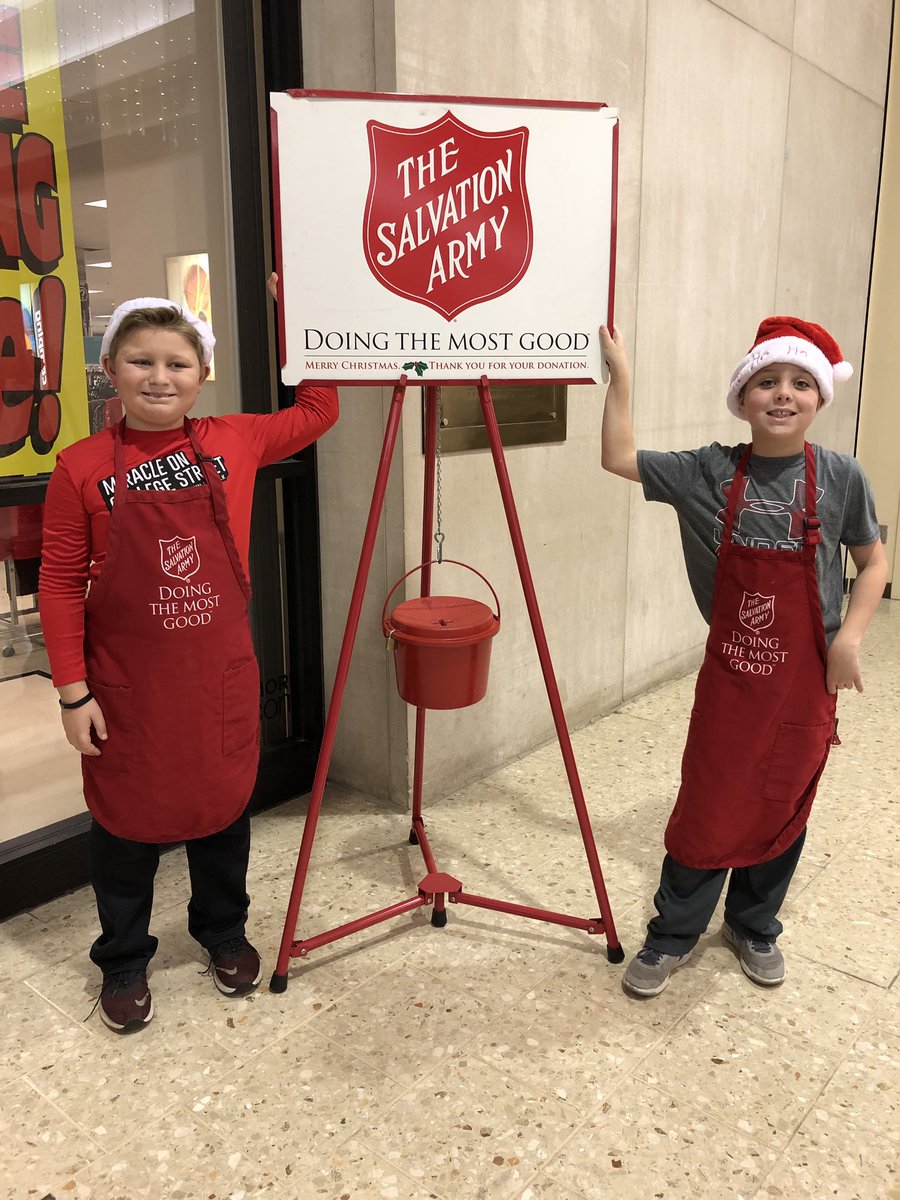 BriarwoodES's tweet photo. Former and current Huskies ringing the bell for the Salvation Army. #BEinService https://t.co/8WCA5hVECW