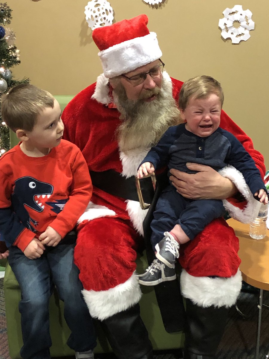 CourtneyBumber's tweet photo. Joe wasn’t a fan of Santa. Lincoln didn’t understand. #EllenRateMySantaPhoto https://t.co/gvZbHcdJcs