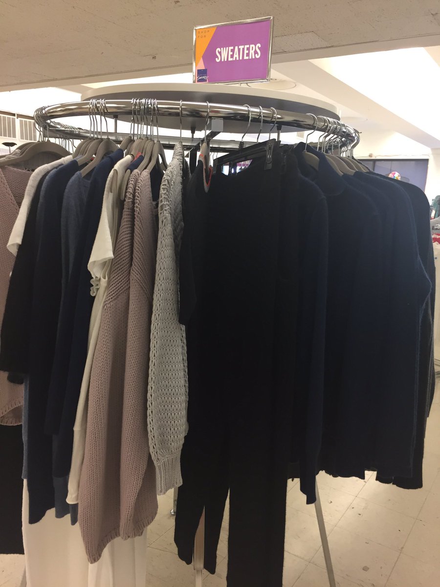 cherry_LA's tweet photo. If your in Westwood shop for good till 6PM benefitting @dressforsuccess #Westwood #LosAngeles #DressfoSuccess  #popupshop #Fashion #Style #HolidayGifts #Hanukkah #Christmas #HolidaySeason #ShopforSuccess #Shoes #Boots #Cashmere #Handbags #Satchels #MensFashion #MensShoes #Kids https://t.co/aaeEOT0GYB