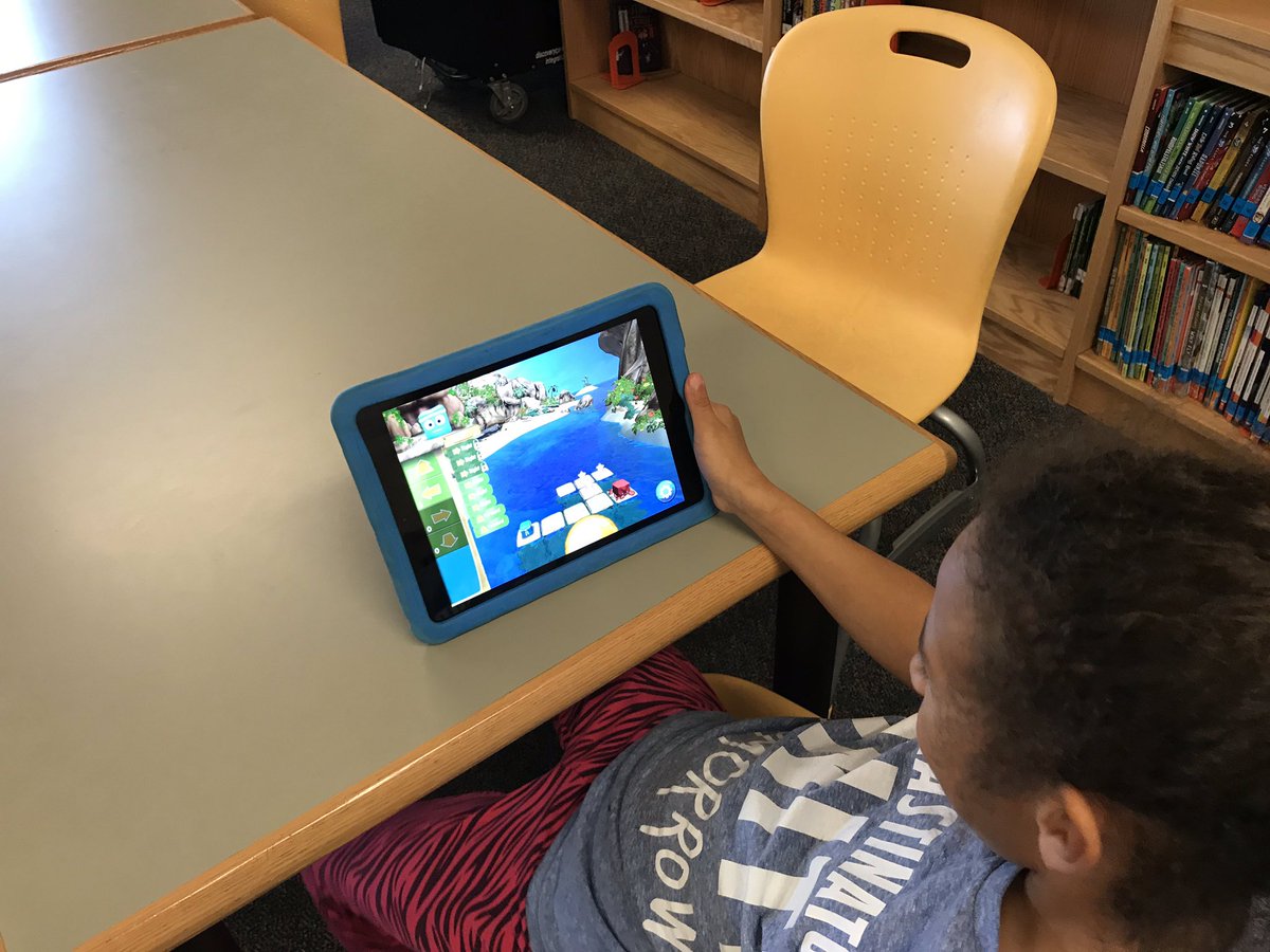 mrs_rubeck's tweet photo. 2nd graders using @boxislandgame to explore coding during #HourOfCode @4KristenEnglish @anselbrian2014 @MTringone #wcpsmd #WCPSThinksComputationally https://t.co/fY5K5Ww4WC