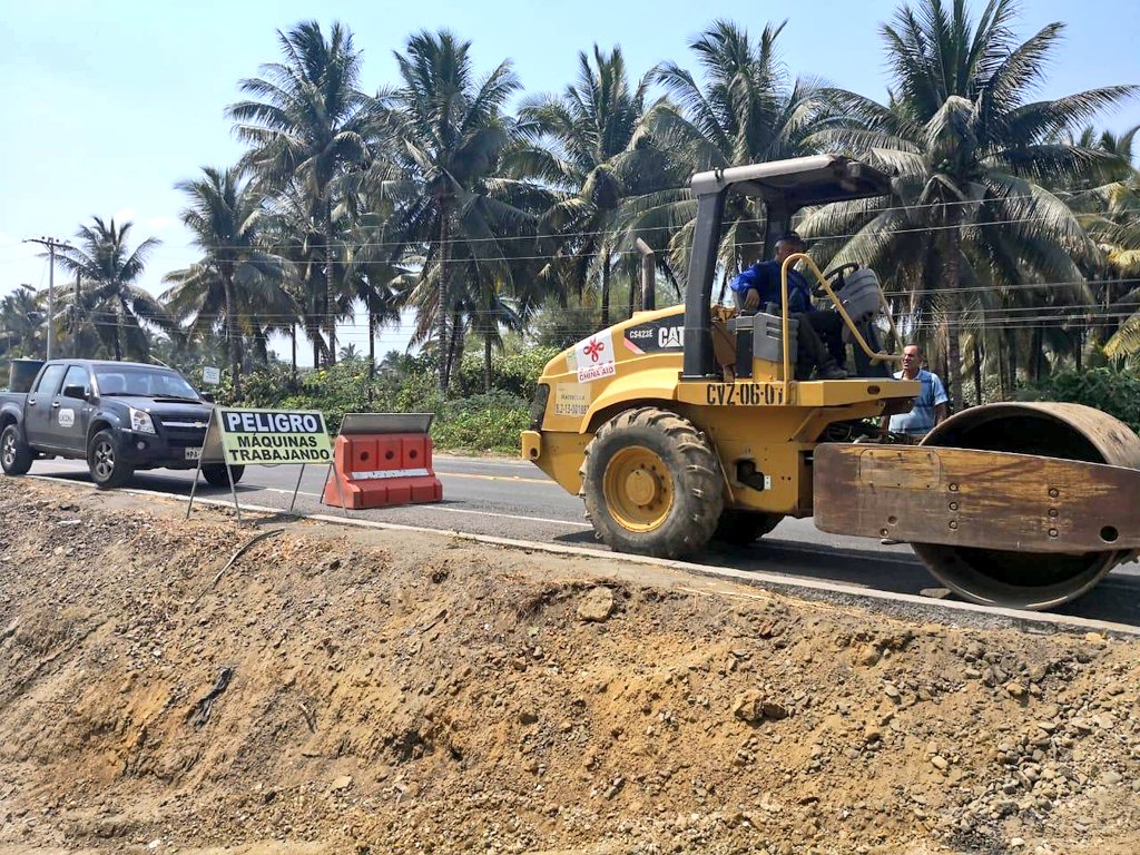 MIT_Ecuador's tweet photo. #MTOPInforma: se ejecutan trabajos en el acceso provisional para la construcción del puente Pimpiguasí, obra ejecutada por el #ElGobiernoDeTodos con el consorcio CRBC-CEIEC, que permitirá fortalecer la reactivación económica de los manabitas. https://t.co/kJWAYWLopr