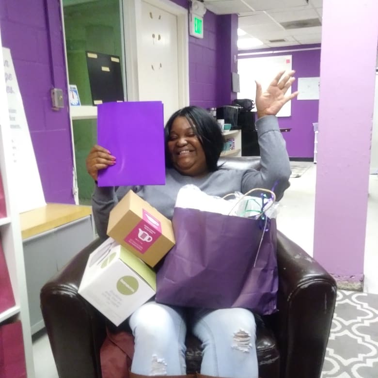 dignityfordivas's tweet photo. Celebrating7 months HOME!!!

Let's show her some LOVE❤❤❤

Our Divas are winning! 
Our Diva Dream program is essential to creating a NEW life with tools to enhance a NEW mindset!

You can support our Diva Dream Program TODAY! 
Contact us now: dignity4divas@gmail.com

#DivaDream https://t.co/CcXzEO90qU