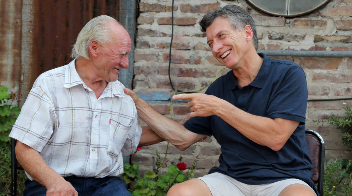 puellaok's tweet photo. Hoy Macri dijo que por "limitaciones presupuestarias" no hay bono a los jubilados, que perdieron casi 20 puntos contra la inflación. Pero en el Boletín Oficial sale que van a "compensar" por $41 millones a Edenor, que este año ganó más que nunca. Se cagan de risa de los viejos. https://t.co/bbfmvshDXr
