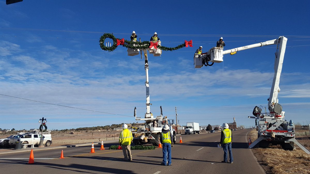 APS_Janet's tweet photo. Decking the halls in #TaylorAz! @apsFYI lent a hand today hanging the wreath in preparation for the annual live nativity and tree lighting. Stop by and warm up with hot cocoa provided by APS tonight and Wednesday during the festivities. https://t.co/qJ2Jpqw7Kw