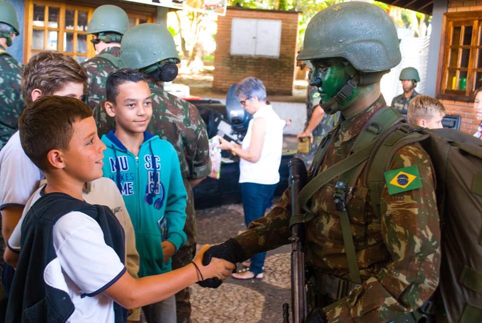 cmse_exercito's tweet photo. 2º Grupo de Artilharia de Campanha Leve participa de Ação Cívico-Social em Analândia: https://t.co/Scg6kucF8o #2GACL #11BdaInfL #2DE #ACISO #Bandeirantes #TudoPeloBrasil #SeuExércitoNuncaPara https://t.co/KT9Xpo1dFM