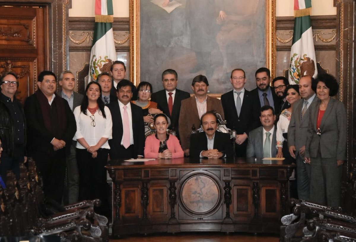Instalación del Primer Cabildo de la Ciudad de México, órgano constitucional de planeación, coordinación, consulta, acuerdo y decisión entre la Jefatura de <a href="/GobCDMX/">Gobierno de la Ciudad de México</a> y las personas titulares de las 16 alcaldías