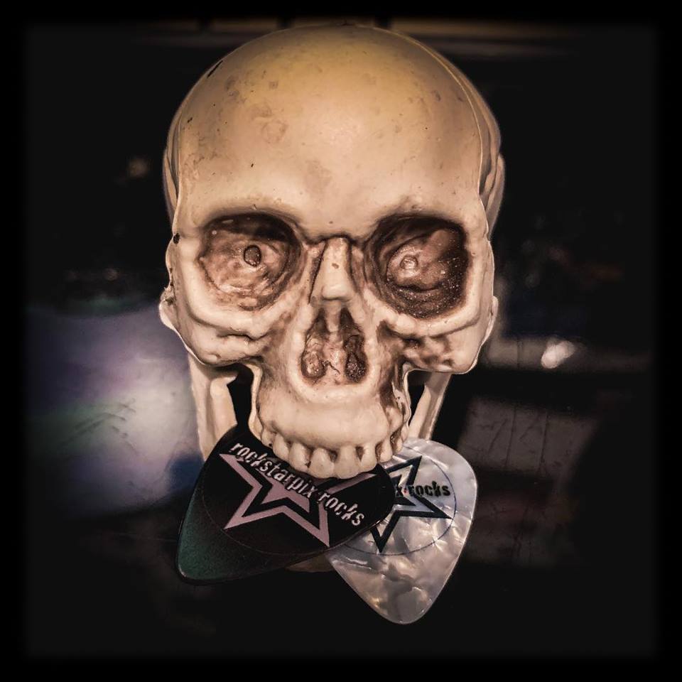 rockstarpix's tweet photo. Even the dead 💀 loves #rockstarpix picks! ♥️🤘
#skull #picks #guitarpick #guitarpicks #black #white #plectrums #putz #putzing #fun #wantone #collection #collections #pickcollection #picked #dead #dalilakriheli https://t.co/kF7uZlni2k