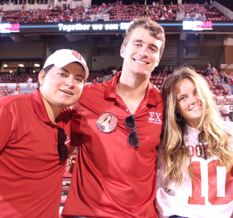 Rischard5's tweet photo. #LiveMasStudentSectionChallengeEntry #ChallengeEntry #BoomerSooner https://t.co/LoNTP15400