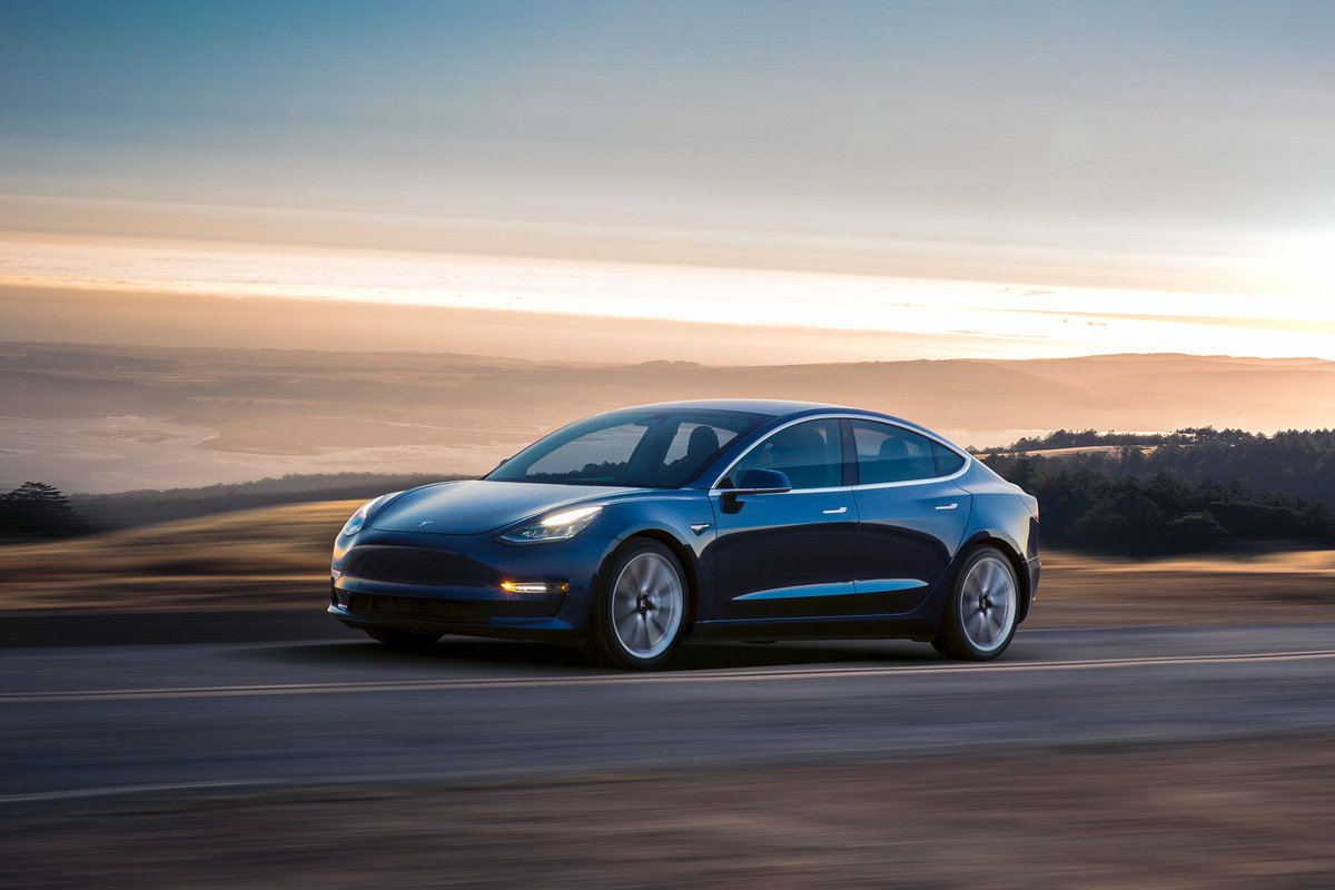 verge's tweet photo. Police may have used Tesla’s Autopilot feature to stop driver asleep at the wheel https://t.co/H9GSoNTouN https://t.co/KEcRUClAg3