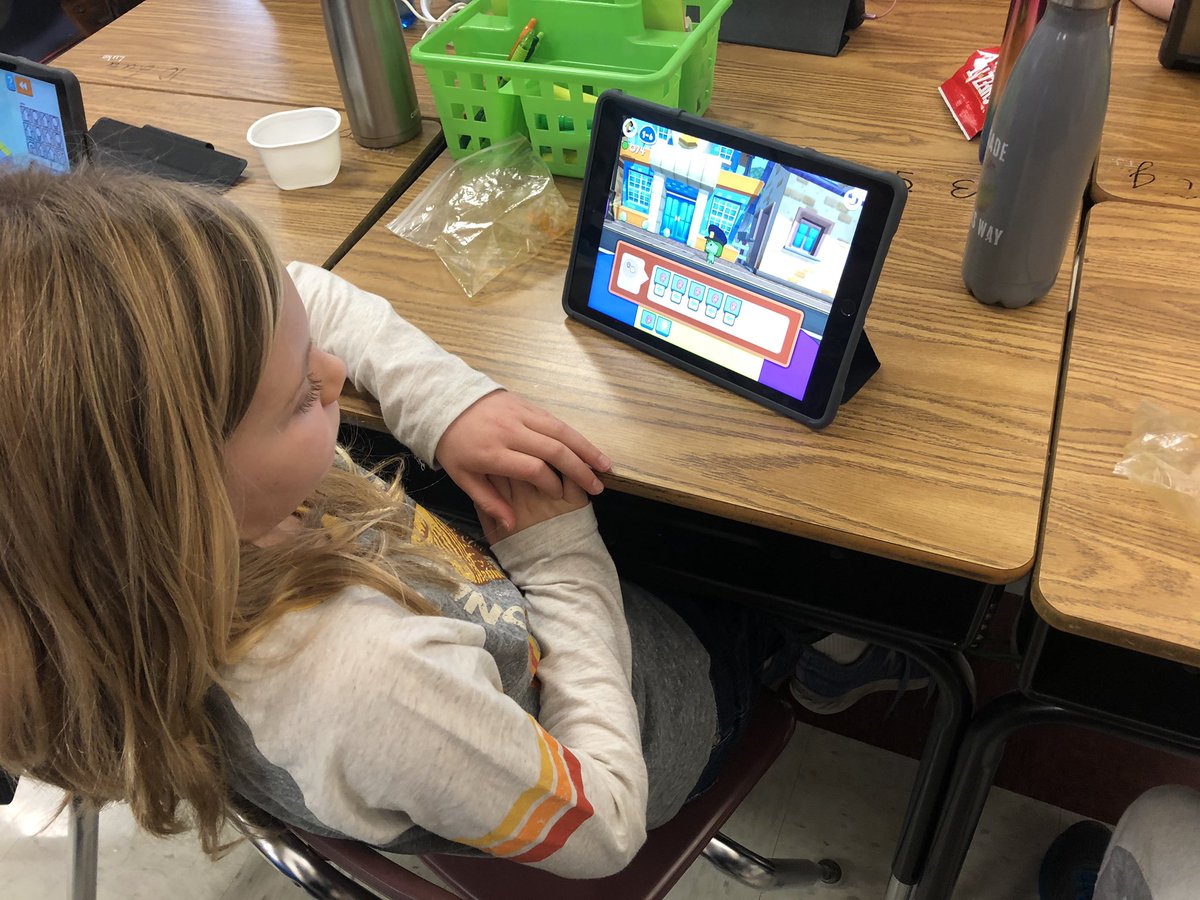 MrsBaggs123's tweet photo. Just the beginning of our week long #HourOfCode_GV celebration. We can’t wait to learn about coding this week! #BSESJagNation #BaggiosBrainiacs https://t.co/EDHCWYDri3