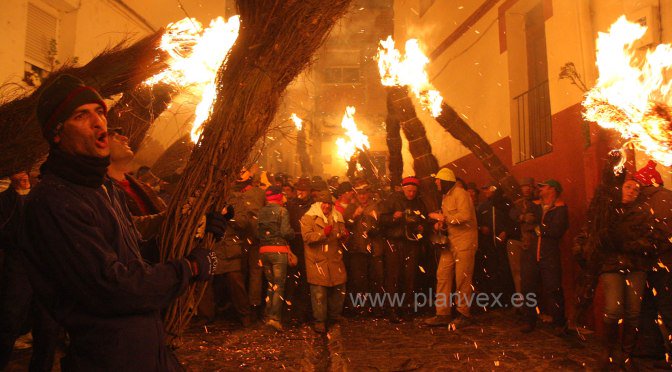 ¿Todavía no tienes ningún plan para el puente de diciembre? Mis amigas de <a href="/planvex/">planVE guía de ocio</a>  nos recomiendan unos cuantos: la Encamisá, los Escobazos, Feria Gastronómica de La Siberia, rutas en moto... ¡Tienes para elegir! 😜 ow.ly/YsPv30mQGOC