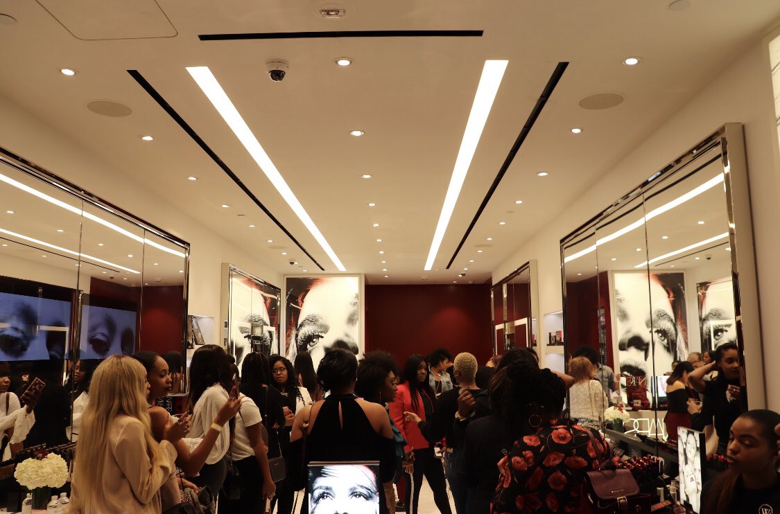 talksbrand's tweet photo. @nars_houston_boutique // Holiday Collection event x @talksevents β’ December 1st, 2018 || Houston, Texas.
#whitneytalks
#talksevents
πΈ: @NyagNetwork https://t.co/2staiC78Js