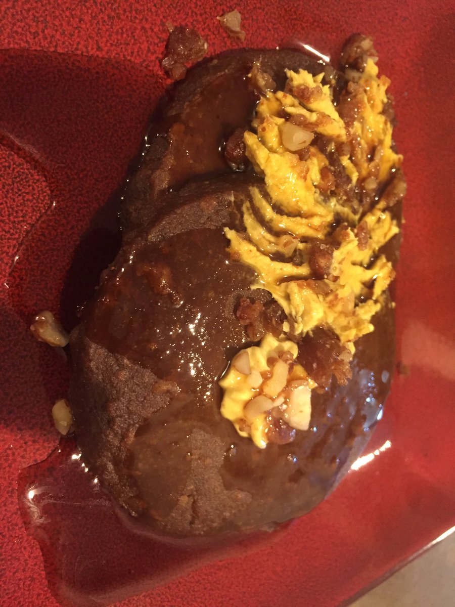 veganplates's tweet photo. #rawvegan pumpkin pancakes ! From @ErewhonMarket #vegan #veganbreakfast YUM! https://t.co/sdA2nmg34C