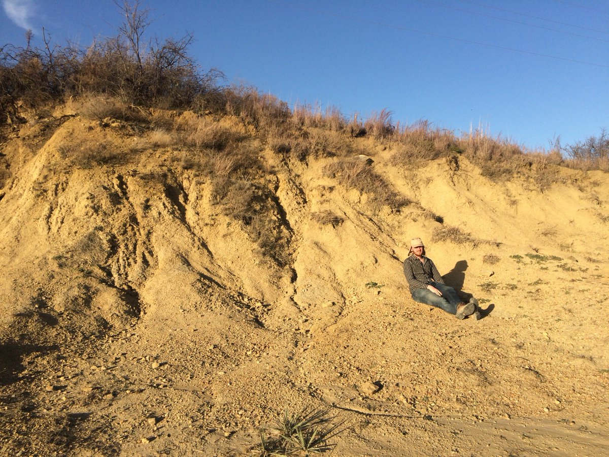 PetsiosLab's tweet image. It was a good weekend for some Late #Paleozoic field work with @echinerd and @Andrew_G_Flynn with some amazing partially articulated #crinoids!
