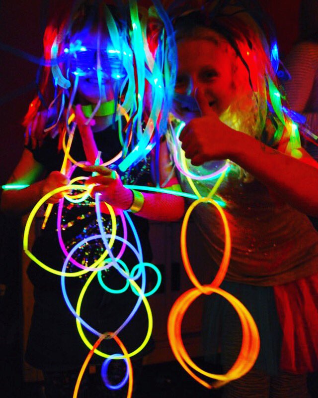 wondercreche's tweet photo. We love glow sticks during our evening creches! 🔮
It doesn’t have to be day time to have lots of fun and games.✨
#wonderlandcreche #glowsticks #cheshirebride #kidsatweddings #eventchildcare #childcare #cheshirebride #weddinginspo #wedding #weddingstyle #bridetobe #2019bride https://t.co/OkQgF6Tyci
